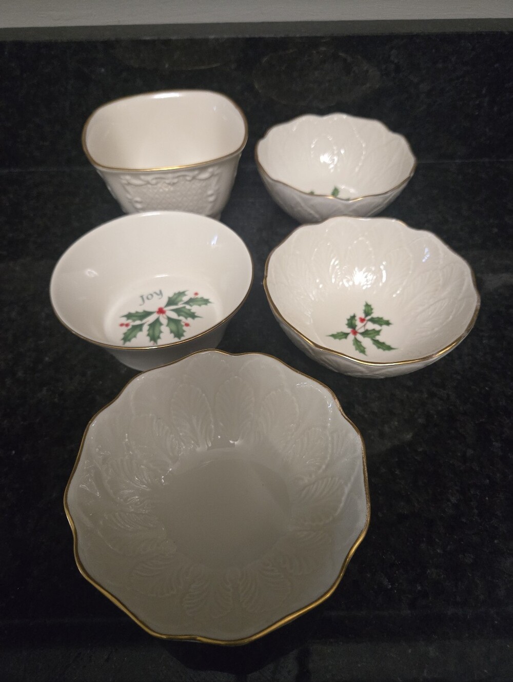 Lenox Holiday Holly White Porcelain Dessert Bowls with Gold Trim